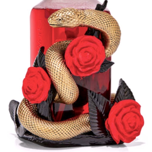 Snake & Roses
Gentle Foaming Hand Soap Holder - Picture 2 of 4